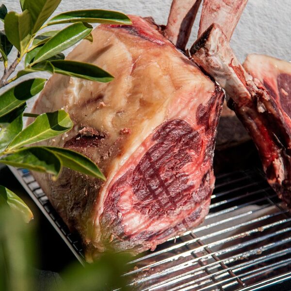Tomahawk steaky Black Angus pripravené na gril